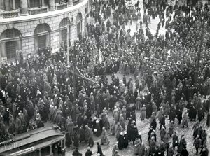Demonstration at the Public Library on Nevskiy Prospekt, St Petersburg, April 20-21, 1917